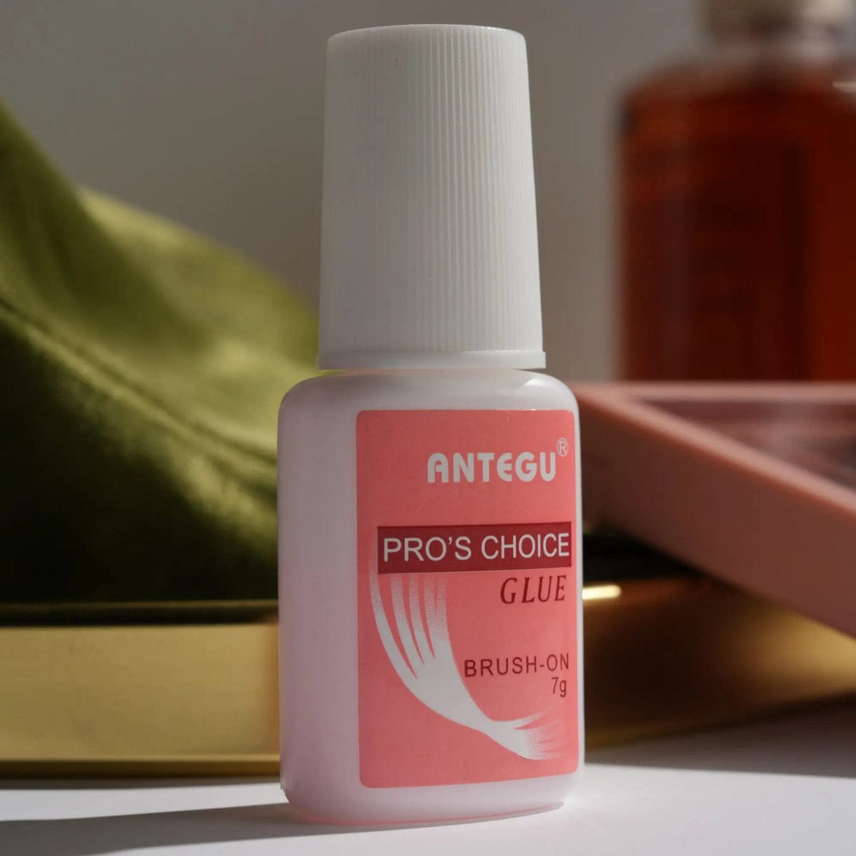 Brush on Nail Glue